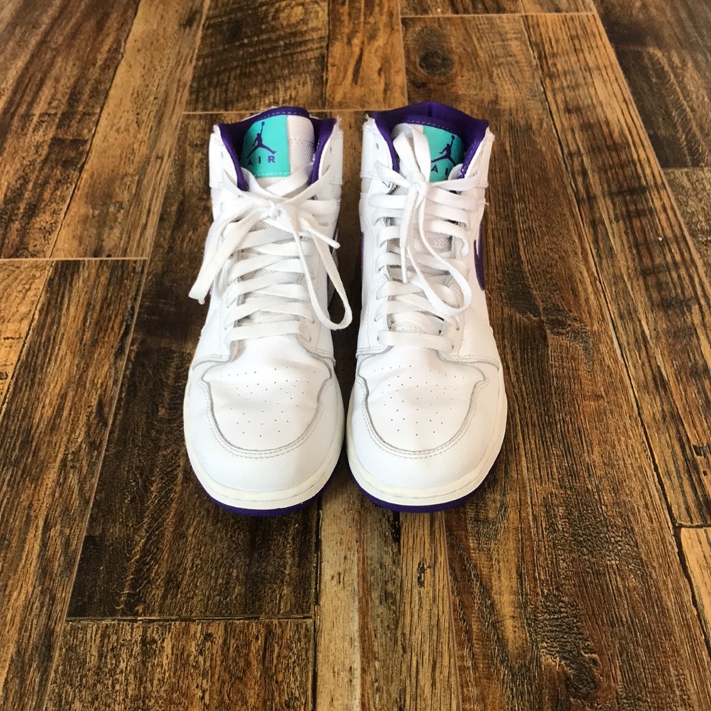 Youth Retro Jordan 1's